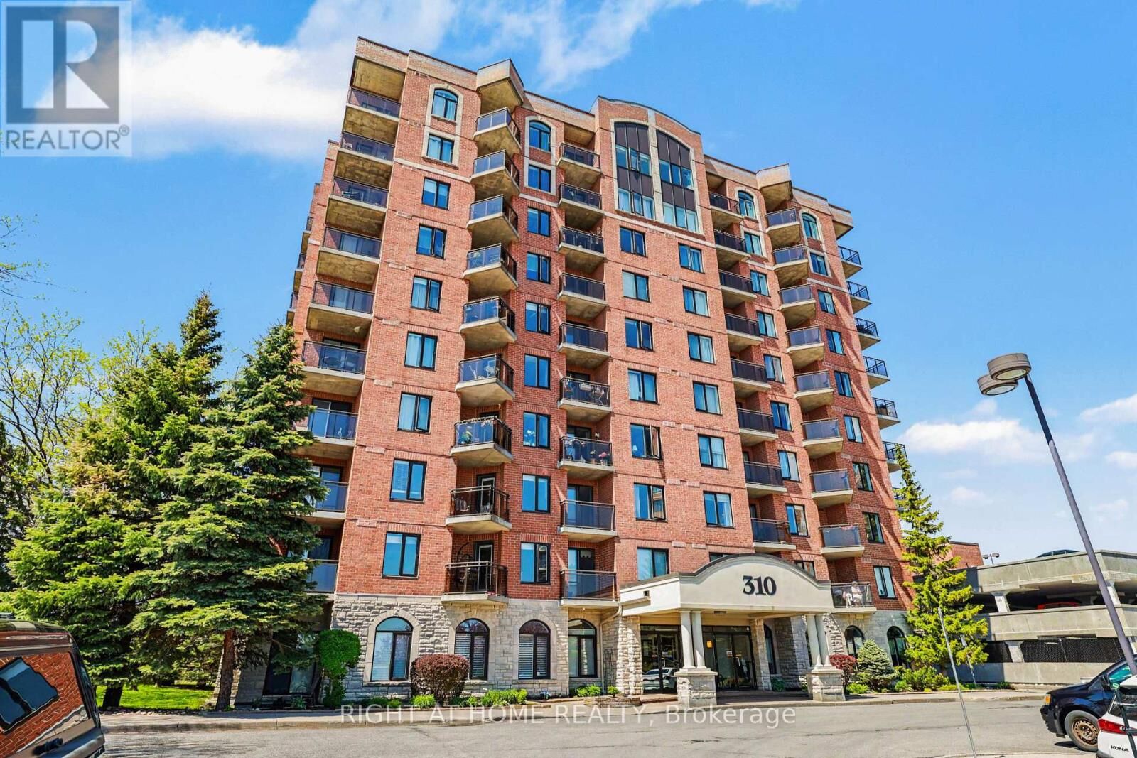 Property Photo: 310 Central Park Drive 8J ON K2C 4G4