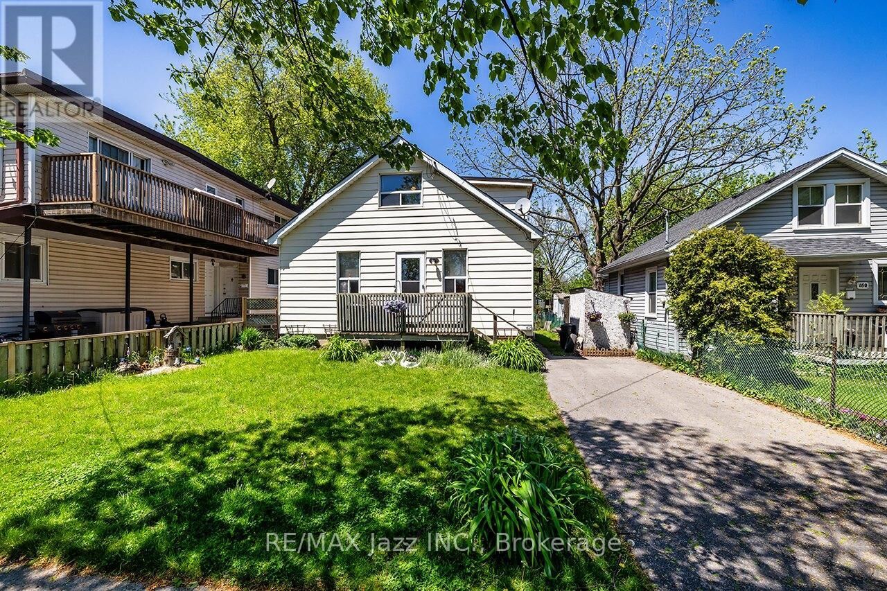 Property Photo:  162 College Avenue  ON L1J 1R4 