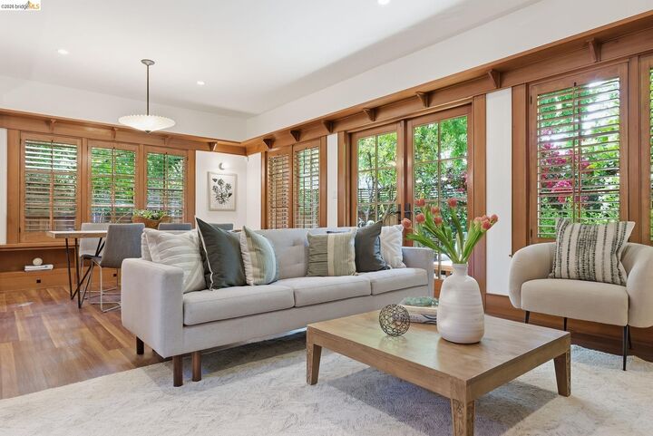 Property Photo:  6401 Benvenue Avenue  CA 94618 