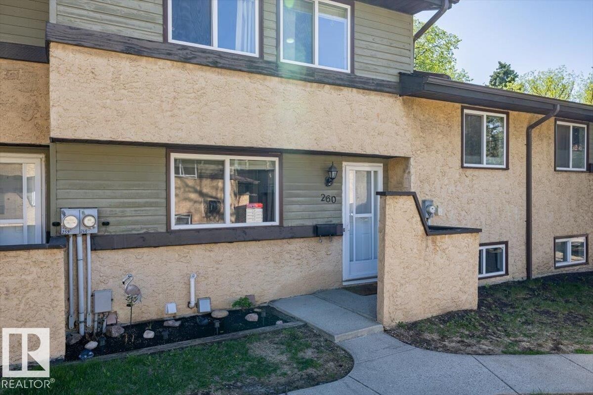 Property Photo:  260 Woodbridge Way  AB T8A 3Y3 