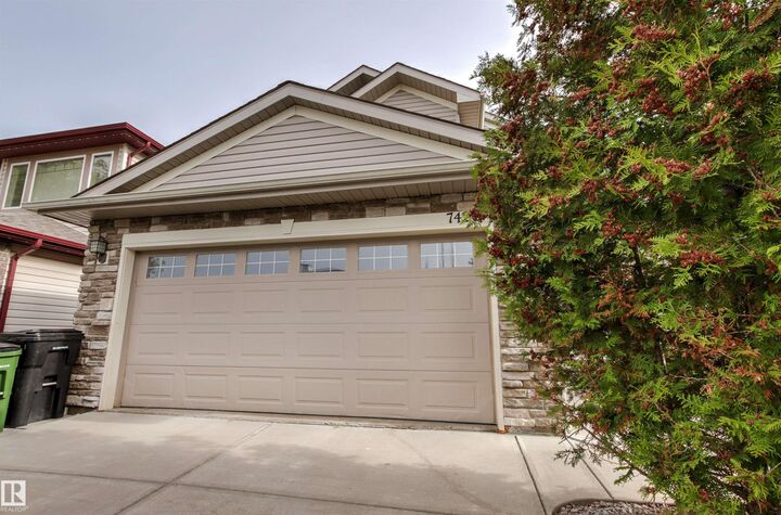 Property Photo: 7420 Singer Landing Landing NW AB T6R 3S2