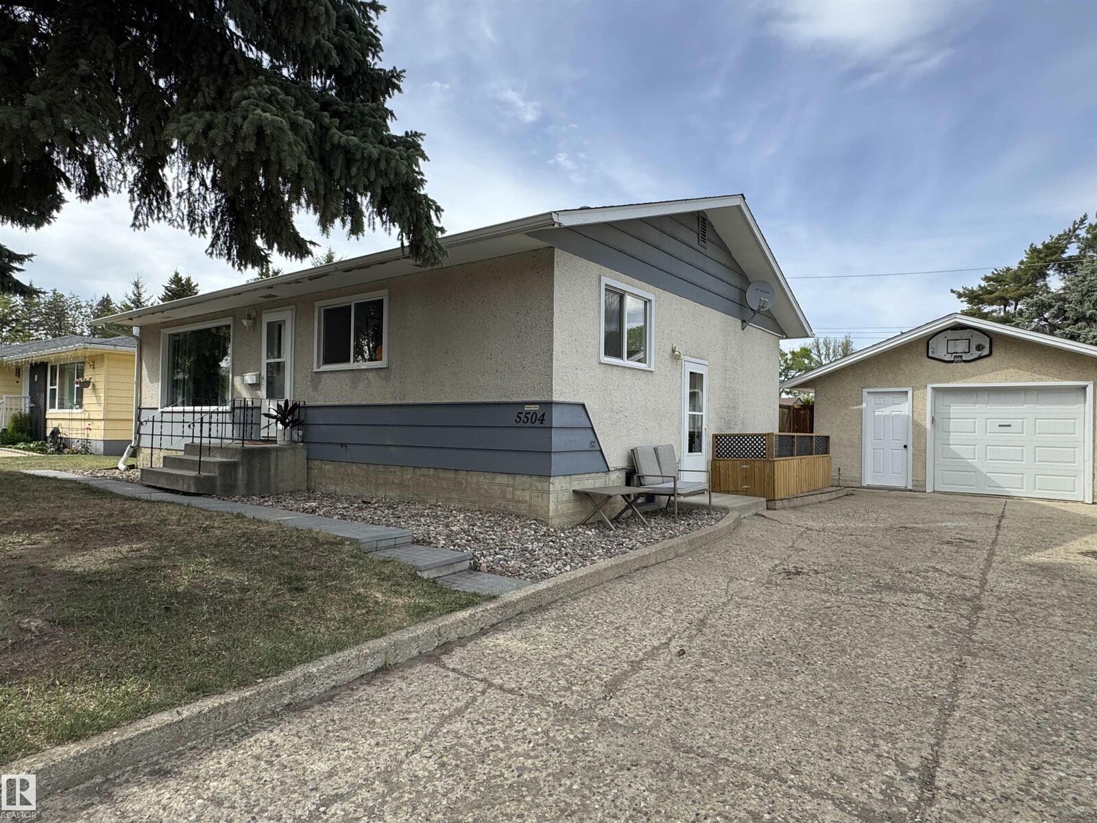 Property Photo: 5504 51 Ave AB T9A 0W2