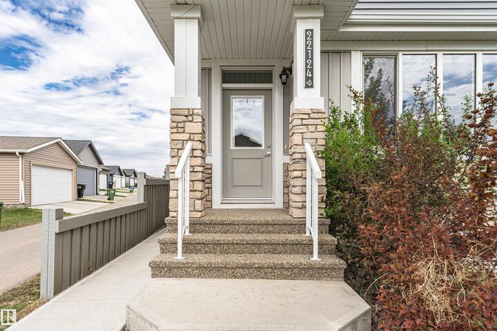 Property Photo: 22124 85 Avenue NW AB T5T 7E4