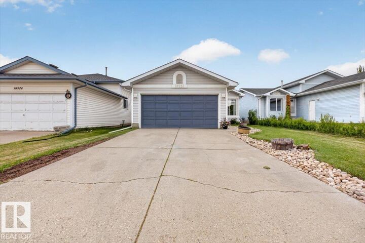 Property Photo:  18520 77 Avenue NW  AB T5T 5X3 