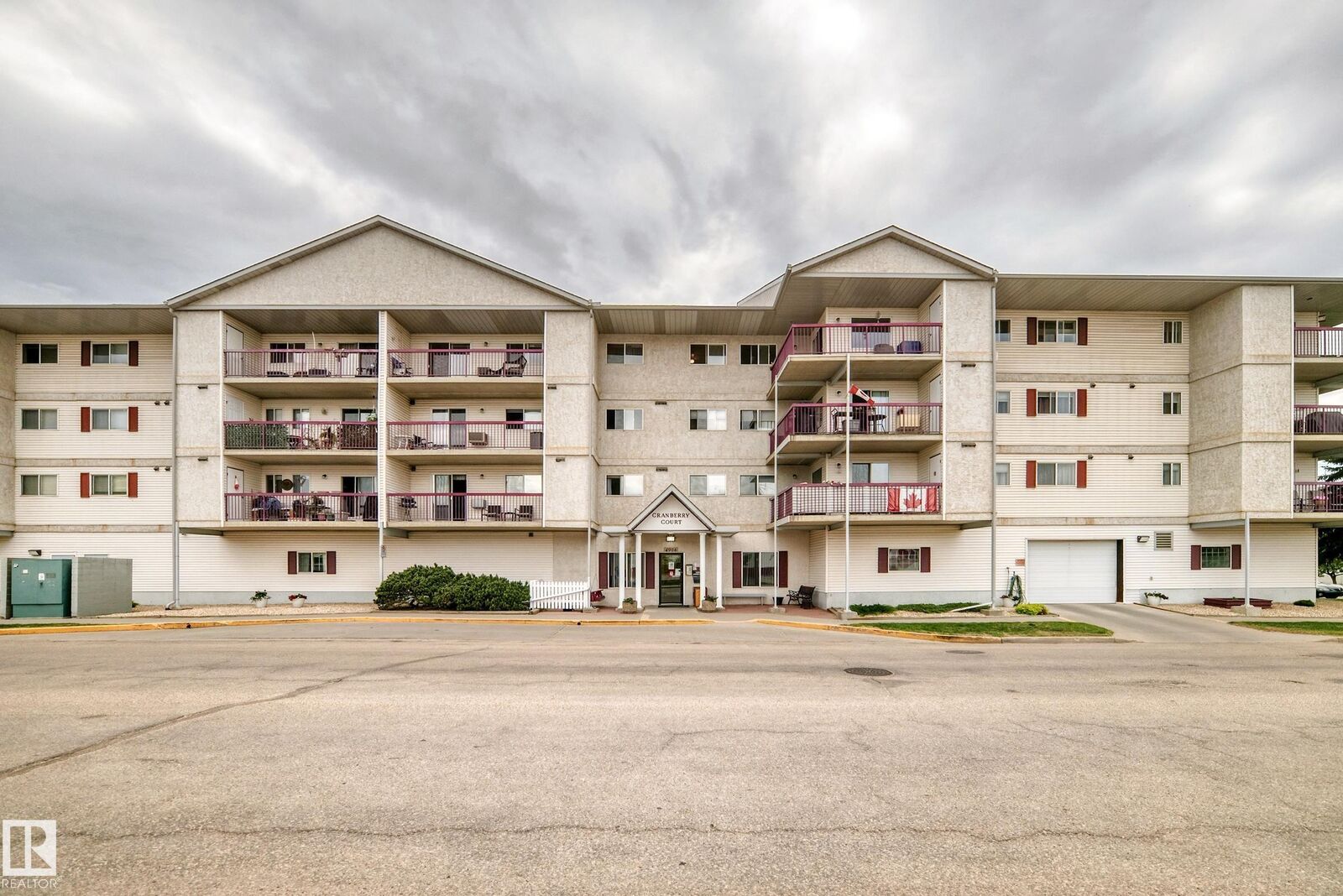 Property Photo:  4906 47 Avenue 311  AB T9E 6R7 