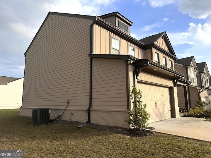 Property Photo: 304 Sterling Creek Way GA 30052
