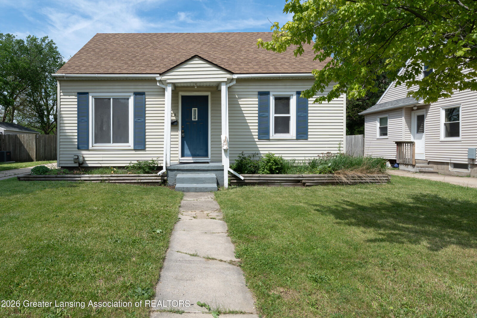 Property Photo:  1525 E Oakland Avenue  MI 48906 