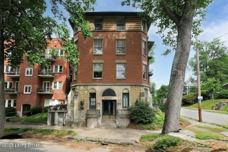 Property Photo:  2229 Cherokee Pkwy Apt B  KY 40204 
