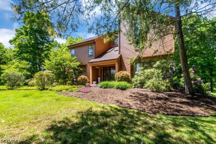 Property Photo:  20 Heather Ln  NJ 07920 