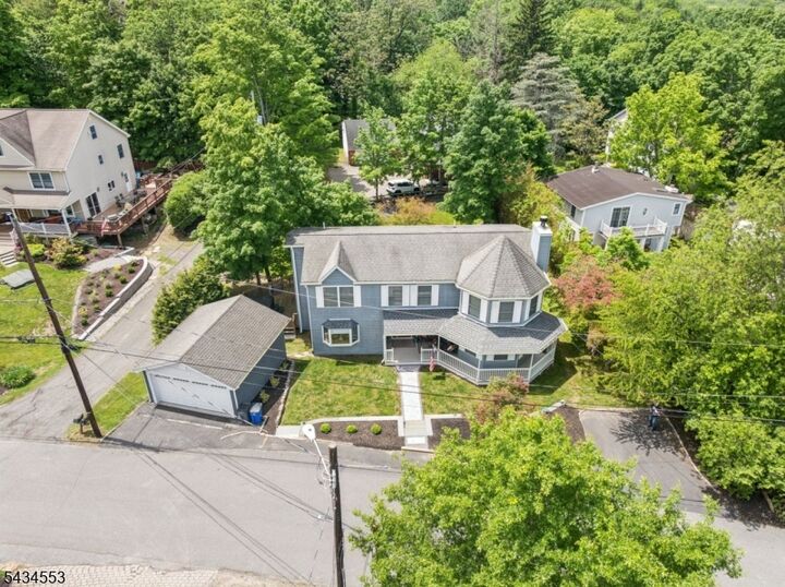 Property Photo:  10 Church Ln  NJ 07082 
