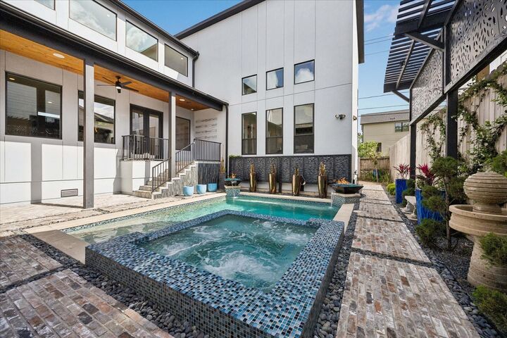 Property Photo:  1913 Du Barry Lane  TX 77018 