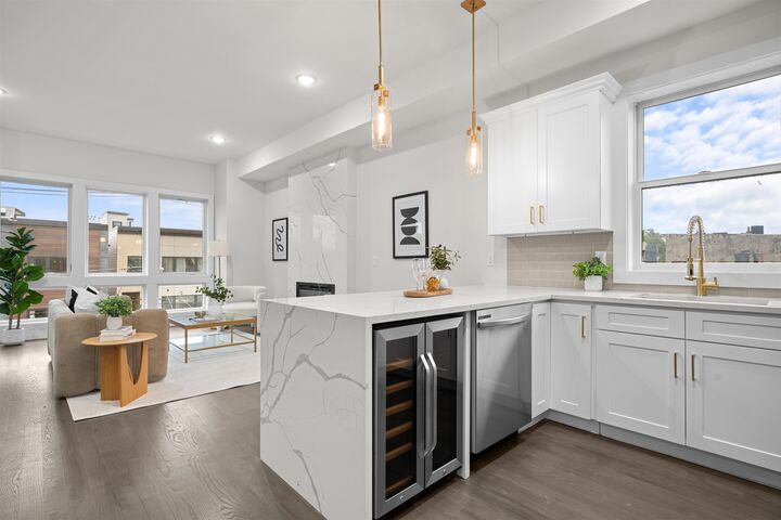 Property Photo:  98 Van Horne St 2  NJ 07304 