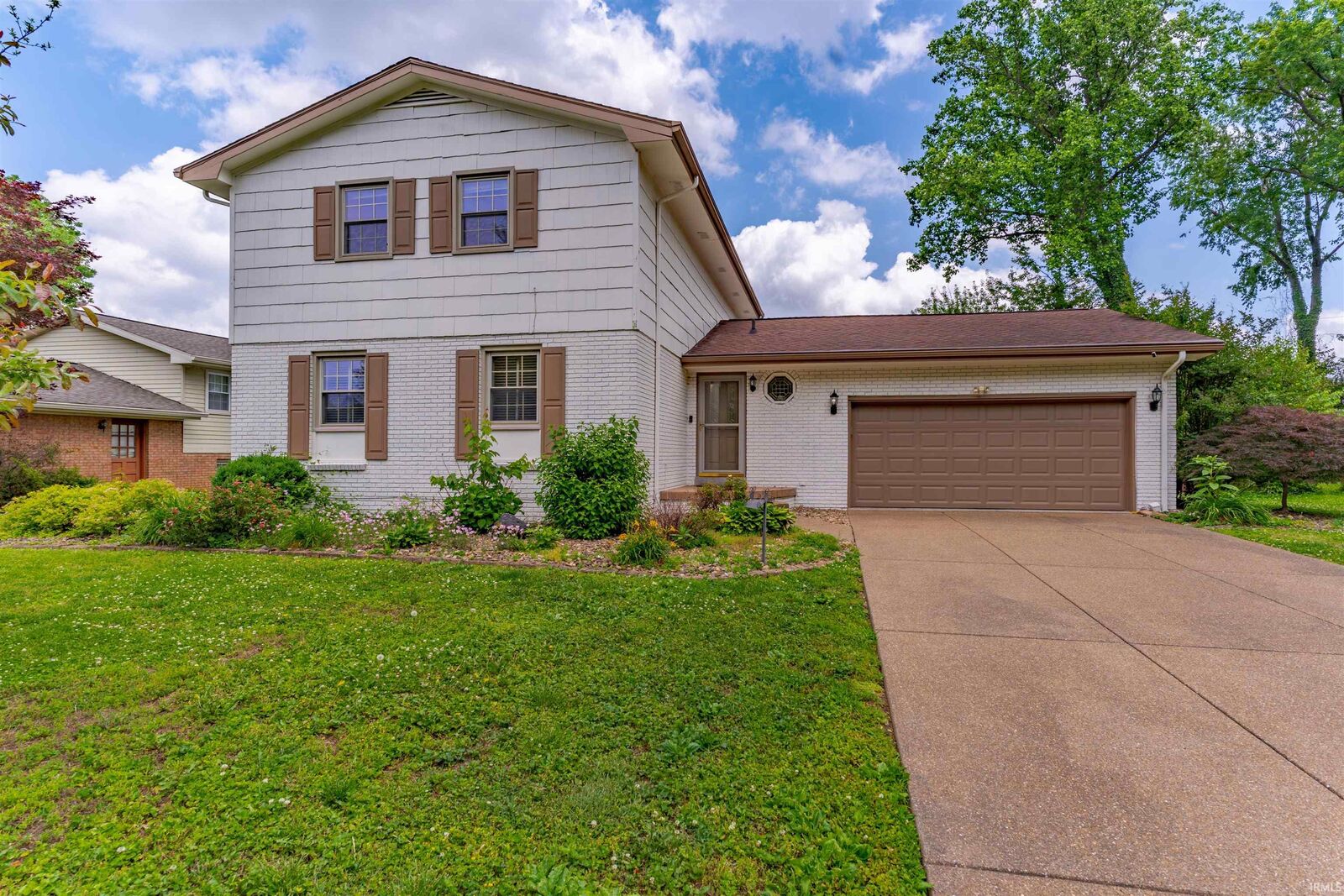 Property Photo:  208 Camden Court  IN 47715 