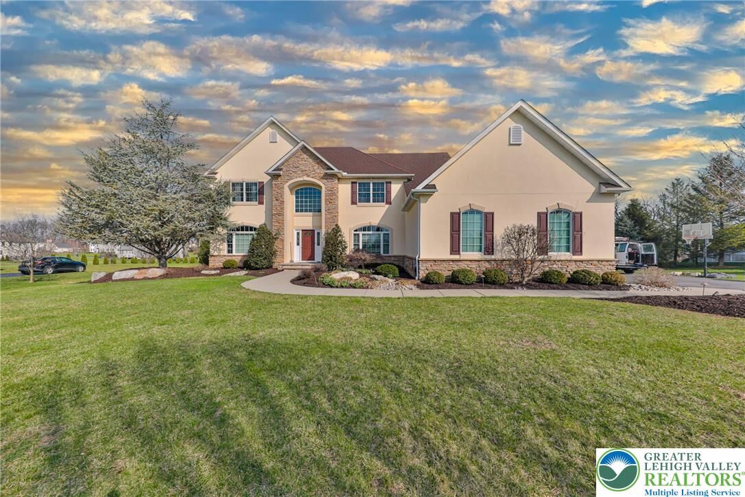 Property Photo:  4544 Oakwood Lane  PA 18064 