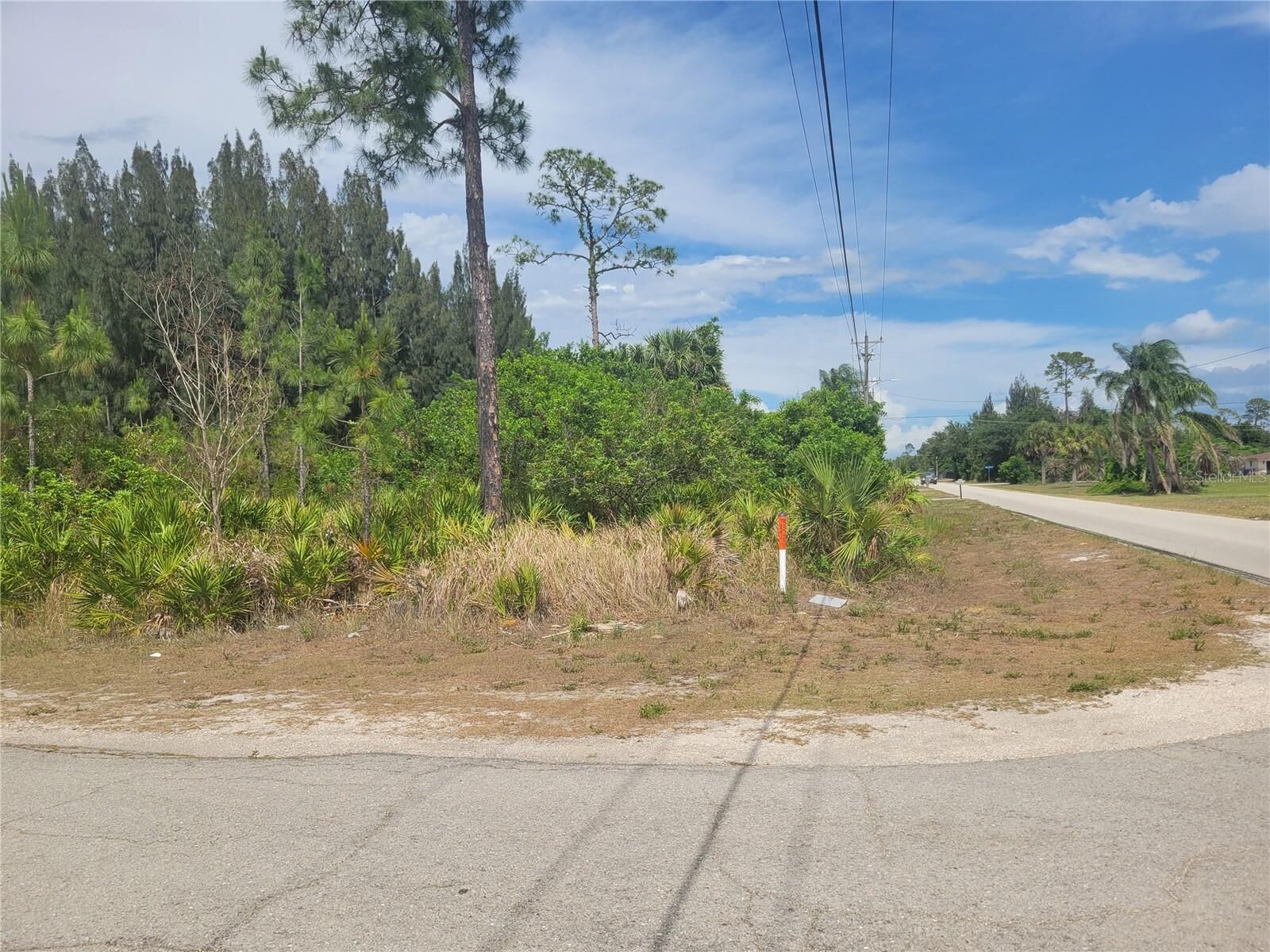 Property Photo: 2601 E 10th Street FL 33936