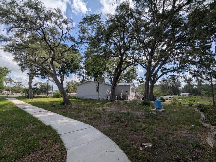 Property Photo:  12406 Hudson Avenue  FL 34669 