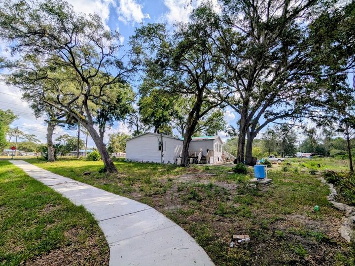 Property Photo:  12406 Hudson Avenue  FL 34669 
