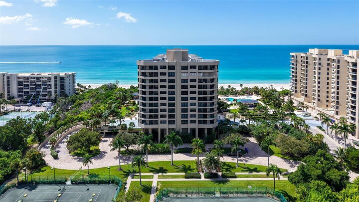 Property Photo:  1211 Gulf Of Mexico Drive 105  FL 34228 