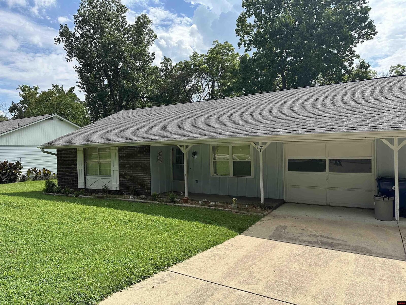 Property Photo:  1121 Meadowbrook Drive  AR 72653 