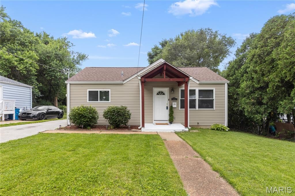 Property Photo:  3023 Ridgeway Avenue  MO 63114 