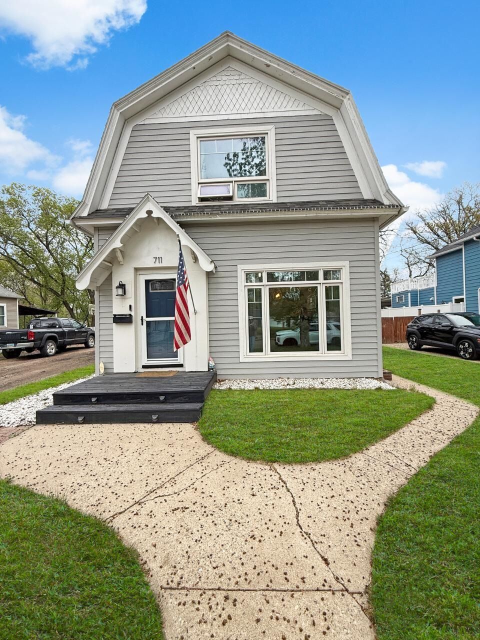 Property Photo:  711 1st Ave SE  ND 58701 