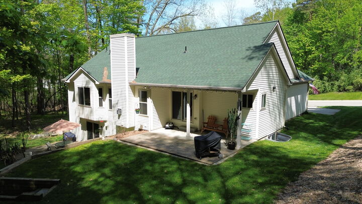 Property Photo:  712 Glen Oak Drive  MI 48158 