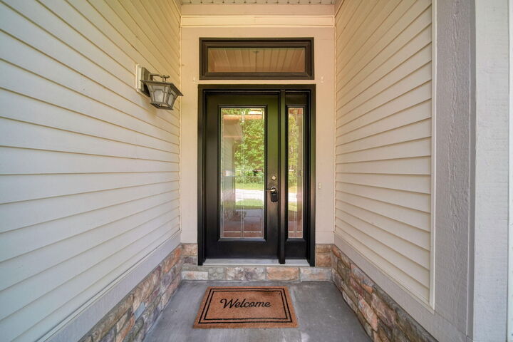 Property Photo:  712 Glen Oak Drive  MI 48158 