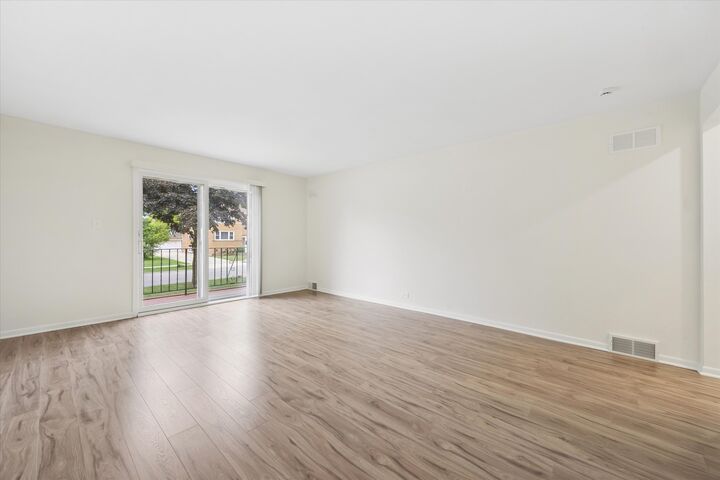 Property Photo:  801 Barnsdale Road 1  IL 60526 