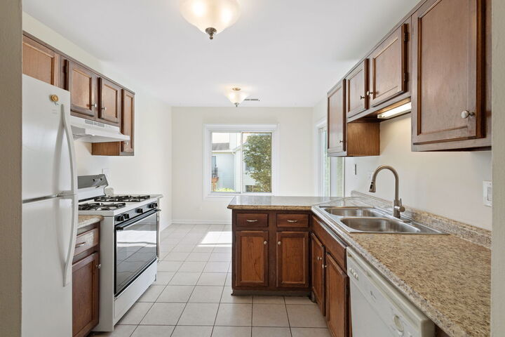 Property Photo: 7030 Park Lane Court 204 IL 60517