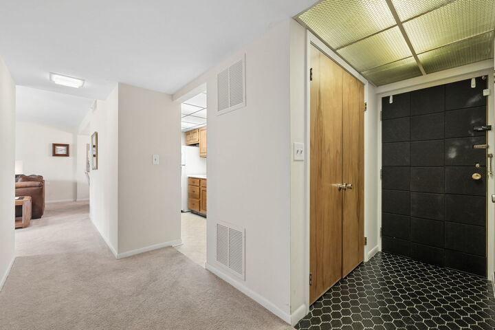 Property Photo: 5300 Walnut Avenue 2B IL 60515