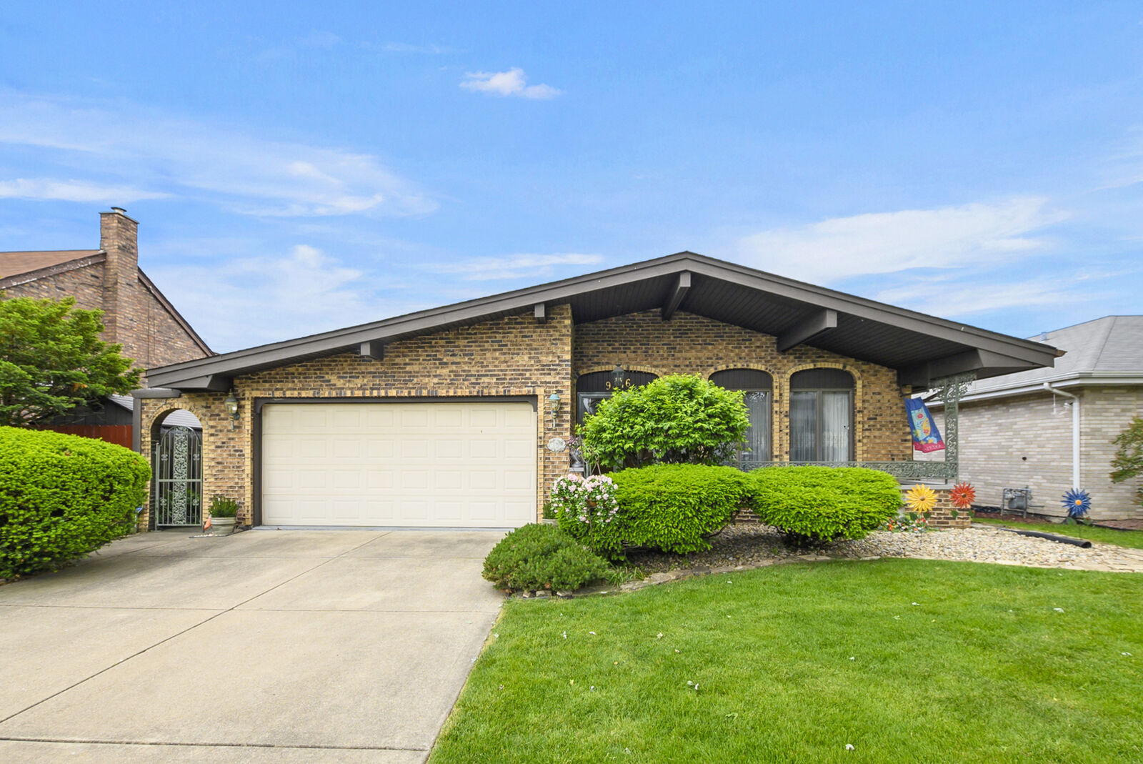 Property Photo: 9346 S 55th Avenue IL 60453