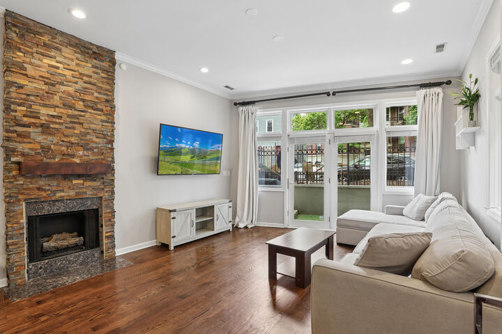 Property Photo:  2919 N Burling Street A  IL 60657 