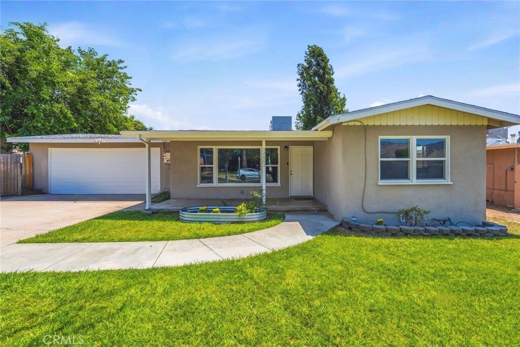 Property Photo: 34863 Date CA 92399