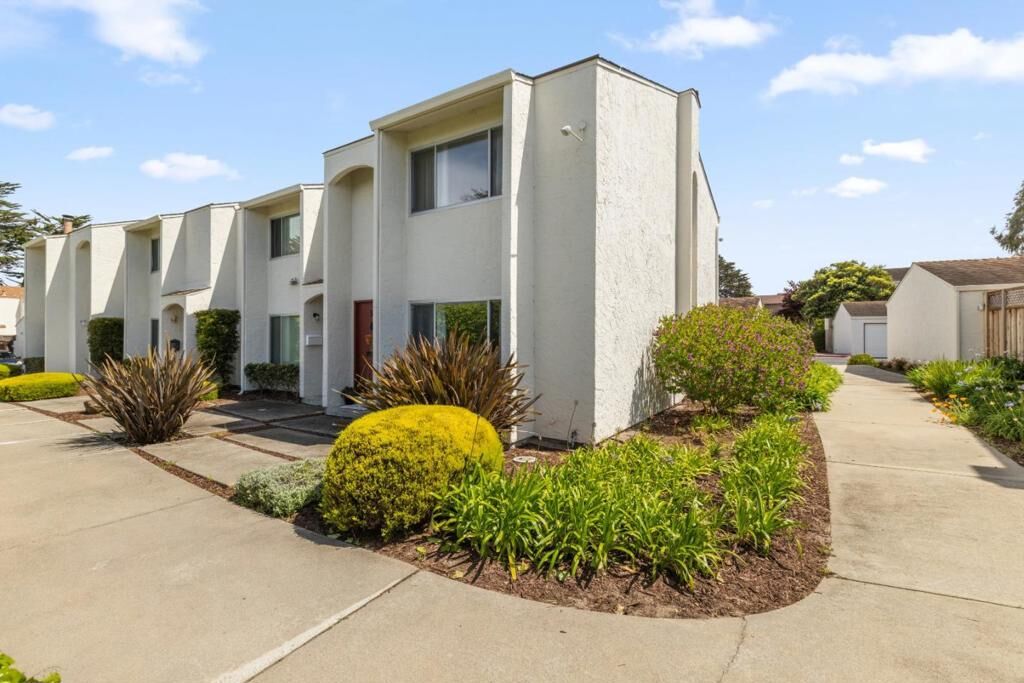 Property Photo:  3137 Seacrest Avenue 5  CA 93933 