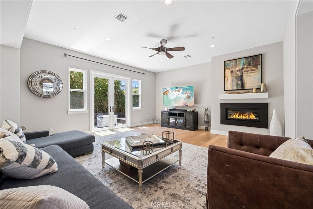 Property Photo:  268 Palmer St  CA 92627 