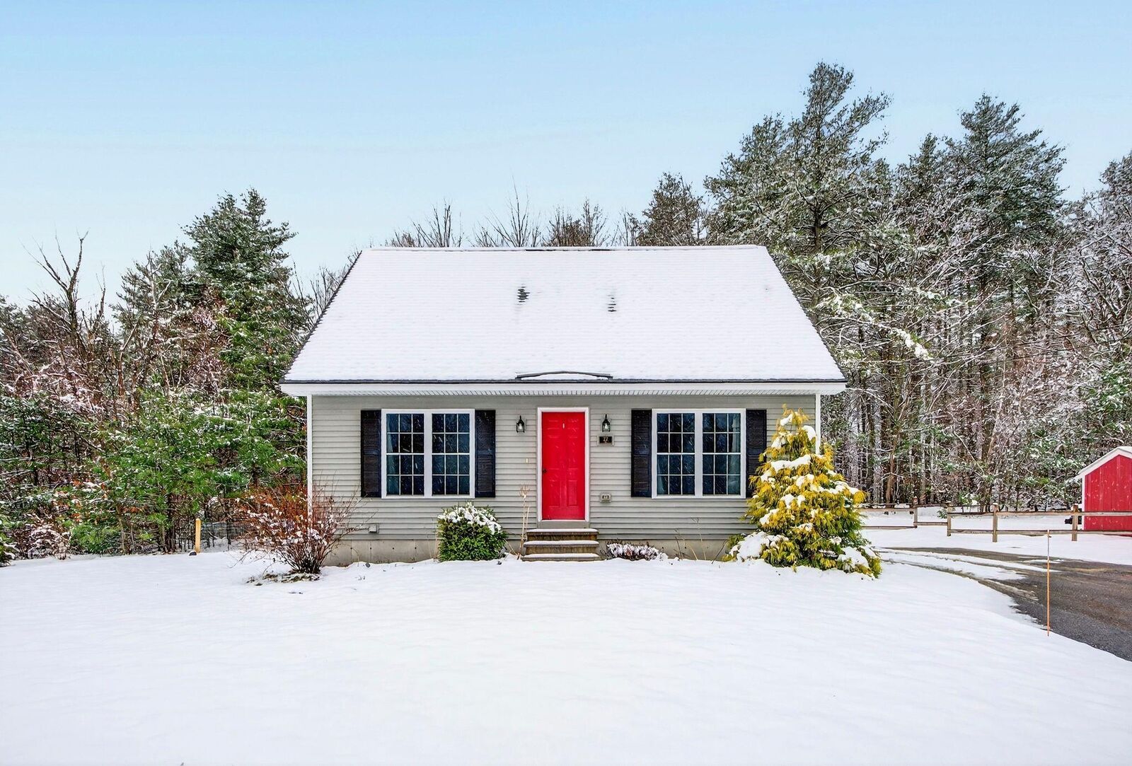 Property Photo:  22 Poplar Hill Road  ME 04027 