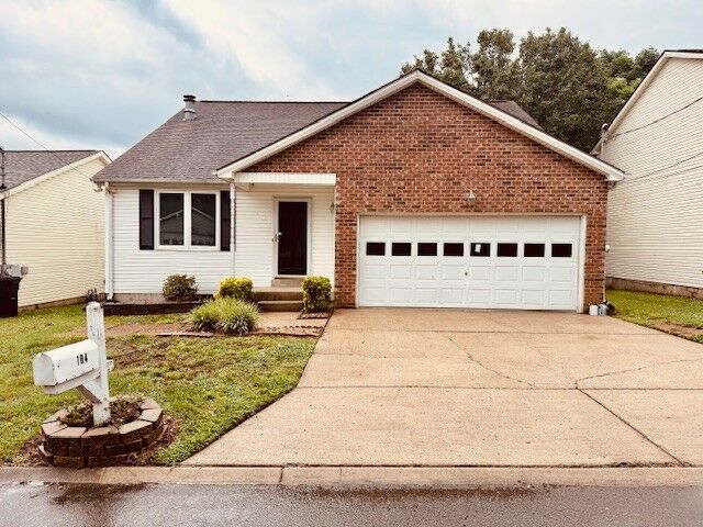 Property Photo:  104 Edgehill Ln  TN 37075 