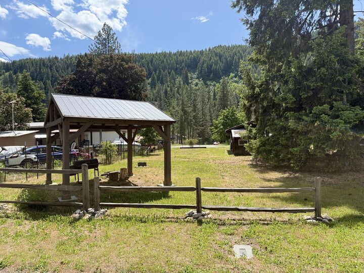 Property Photo:  1221 Minter Ave  WA 99151 