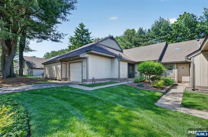 Property Photo:  416 Bromley Place 416C  NJ 07481 