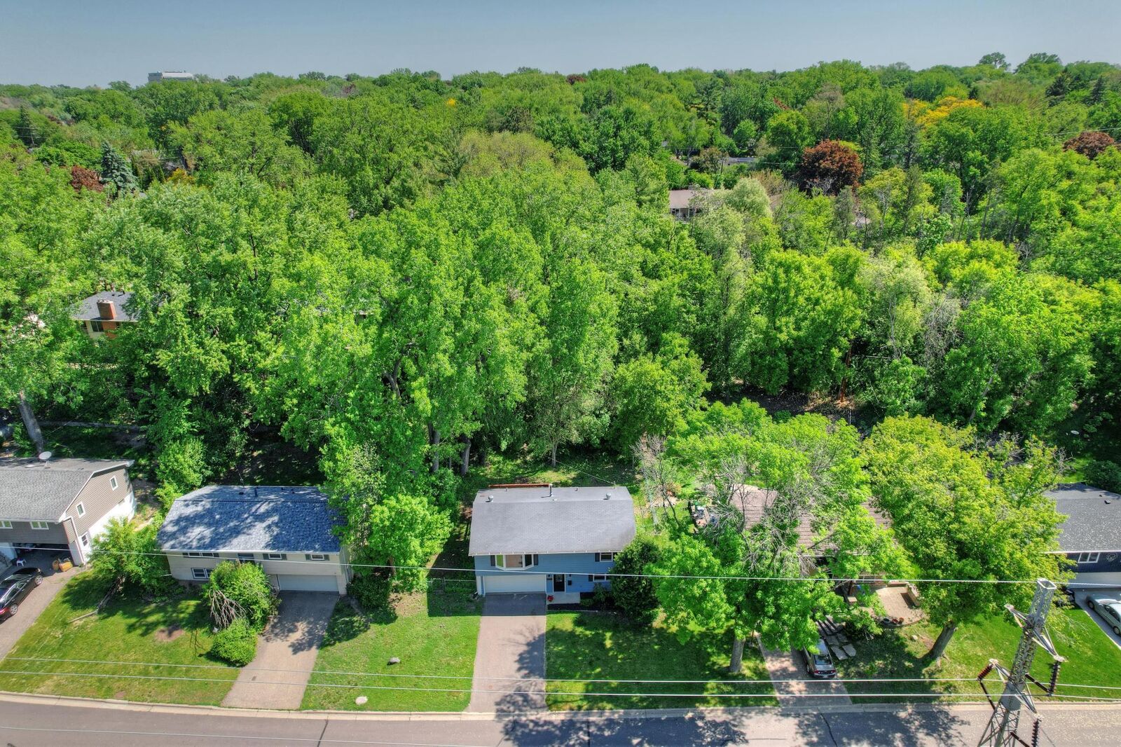 Property Photo:  2460 Kewanee Way  MN 55422 