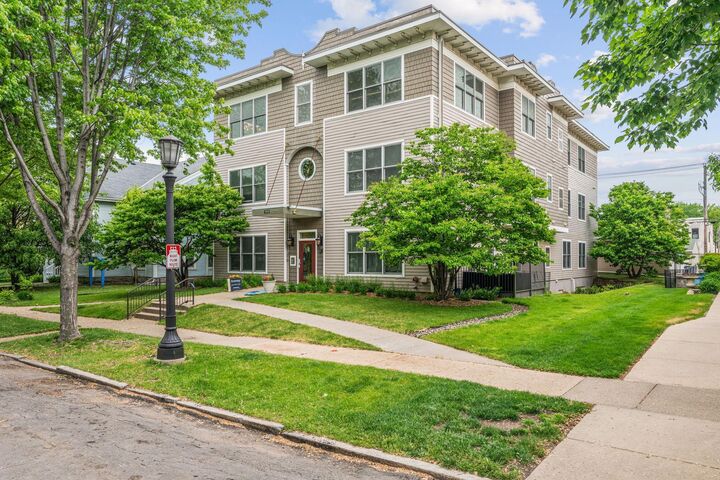 Property Photo:  633 Dayton Avenue 8  MN 55104 