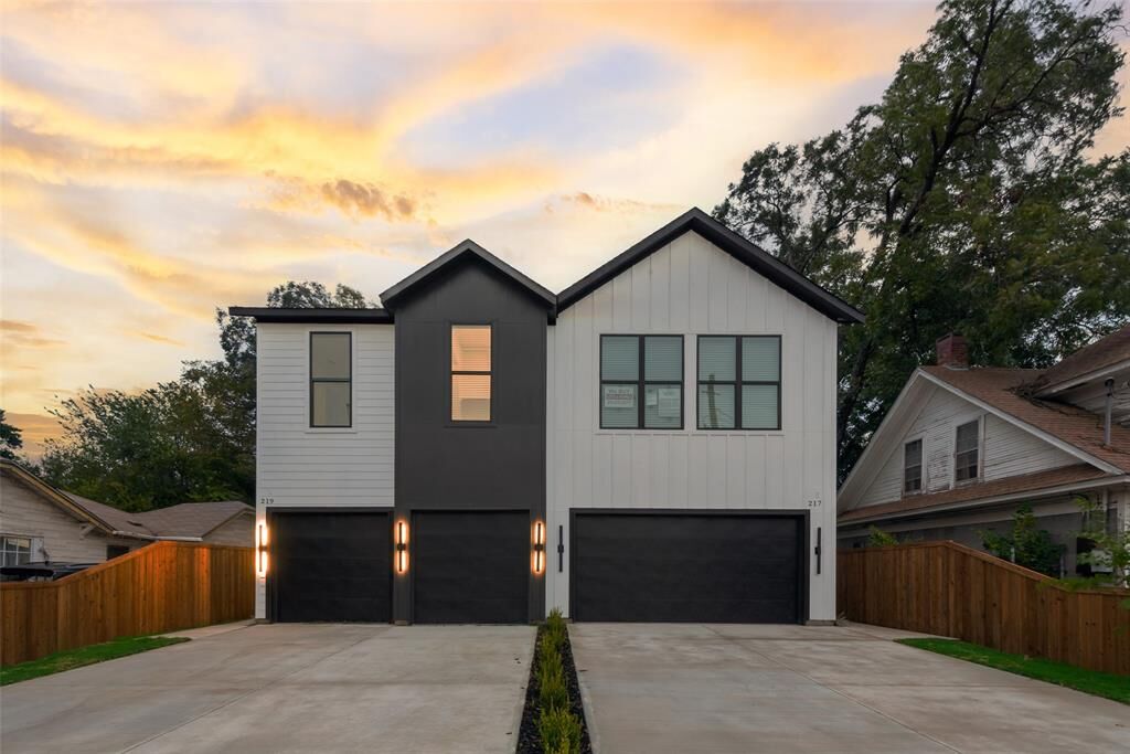 Property Photo:  219 W Yarmouth Street  TX 75208 