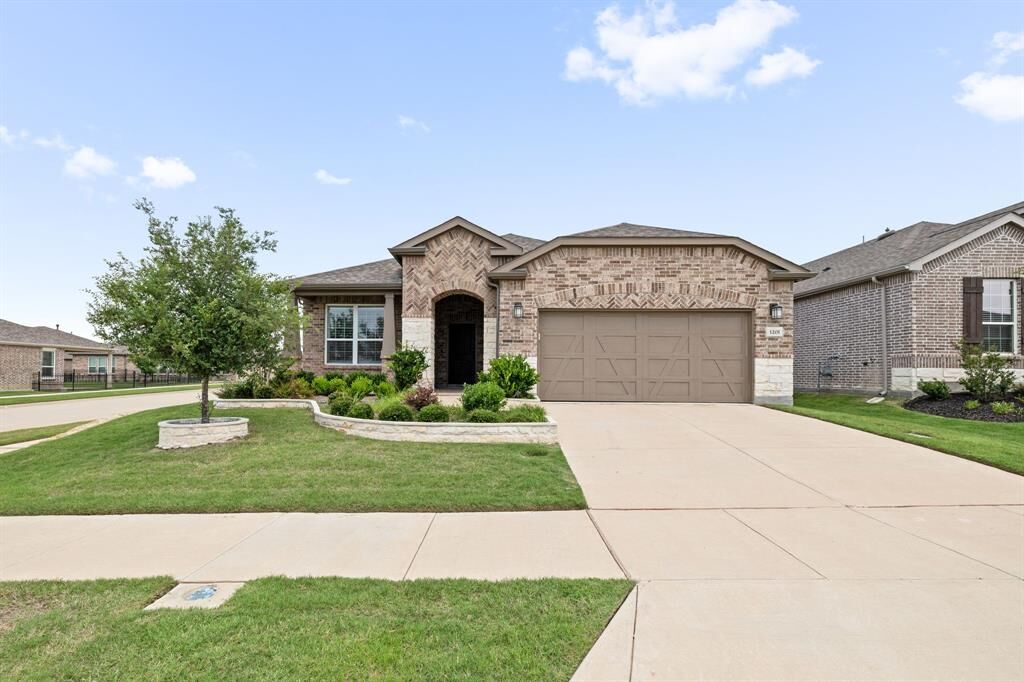 Property Photo: 1201 Cornerstone Drive TX 76227
