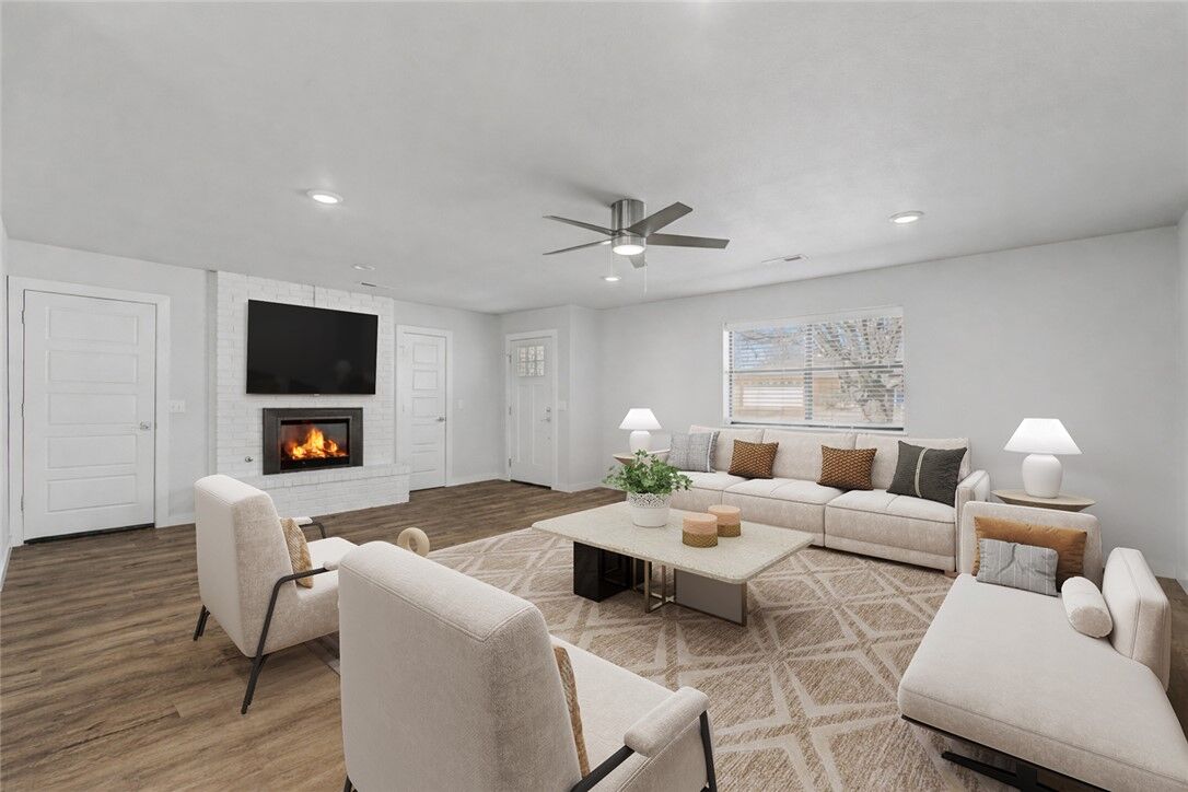 Property Photo:  1906 SE Taylor Street  AR 72712 