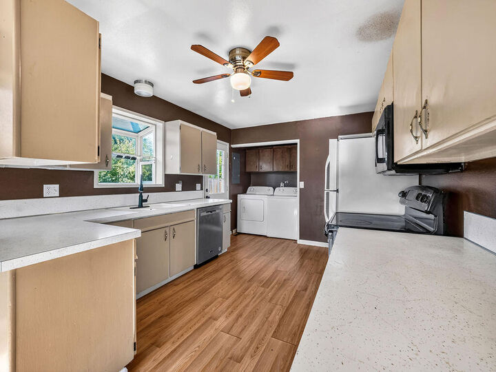 Property Photo:  2439 Berkeley Street  OR 97601 
