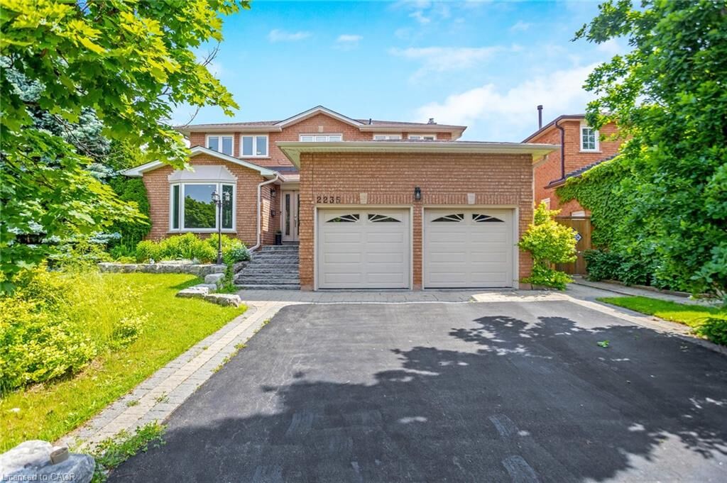 Property Photo: 2235 Grenville Drive ON L6H 4W7