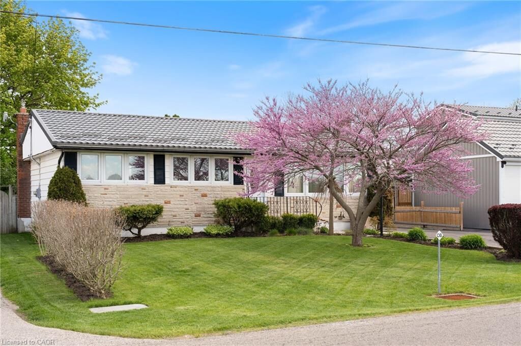 Property Photo: 428 Fourteenth Street W ON N3Y 4K6