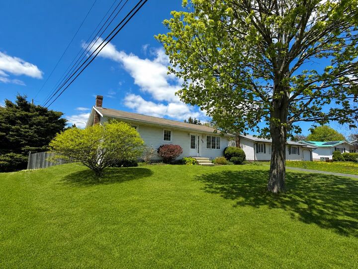 Property Photo:  280 Westridge Crescent  PE C1A 8Z1 