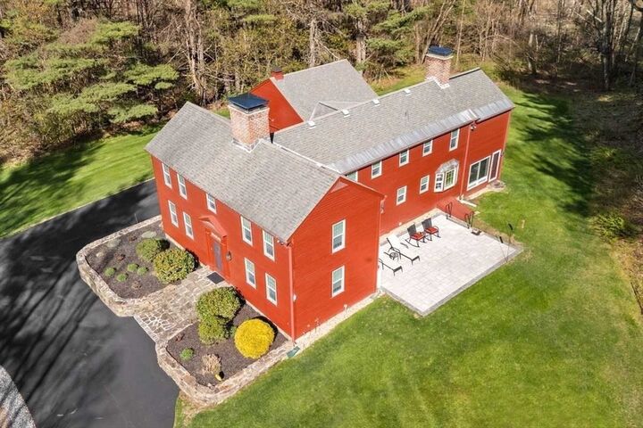 Property Photo: 9 Bay Path Dr MA 01505