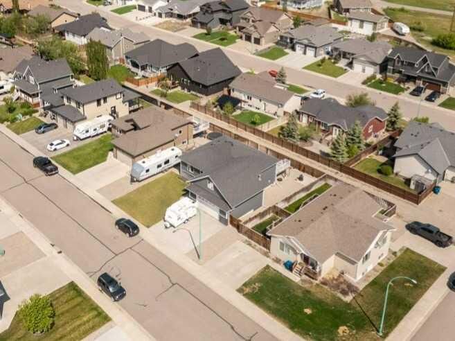Property Photo: 757 28 Street AB T0L 0Z0
